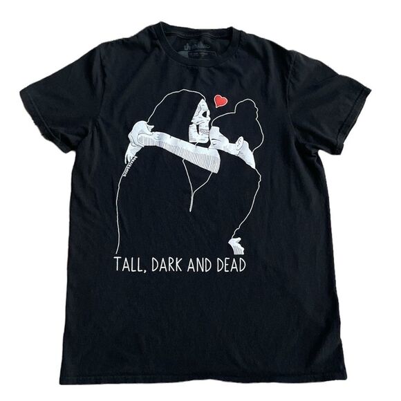 𝅺THREADLESS TALL, Dark, and Dead Tee Medium - Picture 1 of 2